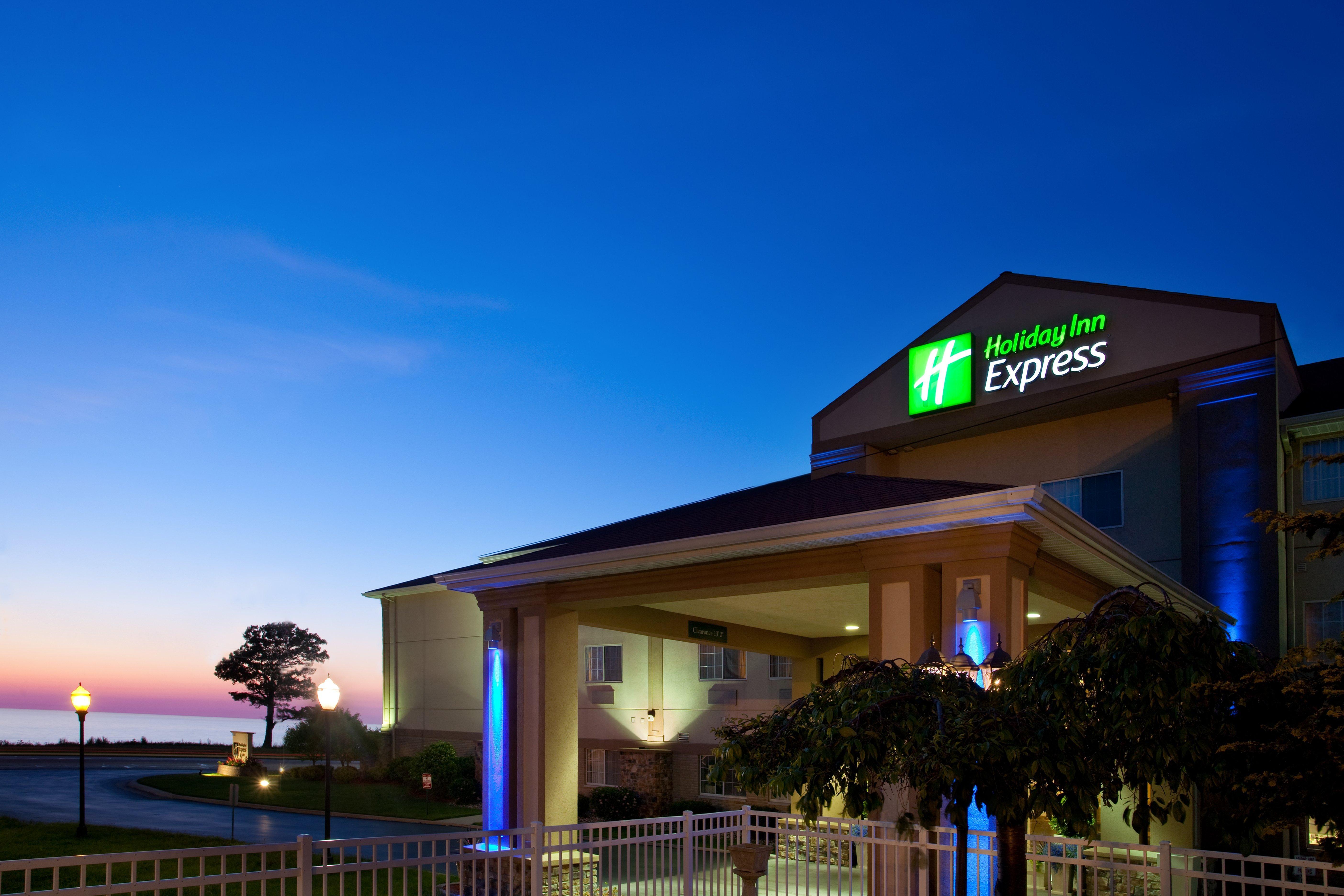 Holiday Inn Express Hotel & Suites-Saint Joseph By Ihg Exterior photo