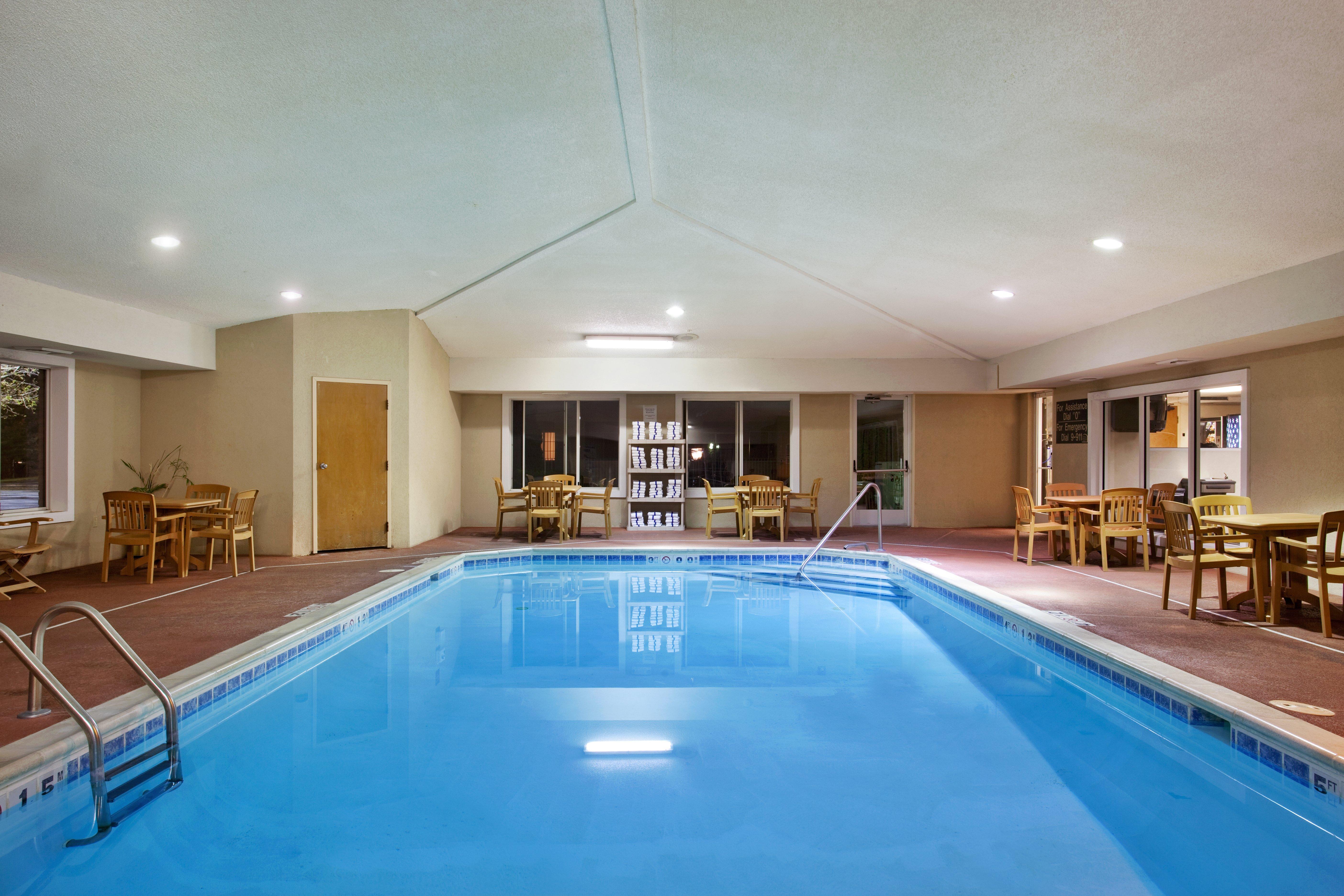 Holiday Inn Express Hotel & Suites-Saint Joseph By Ihg Exterior photo