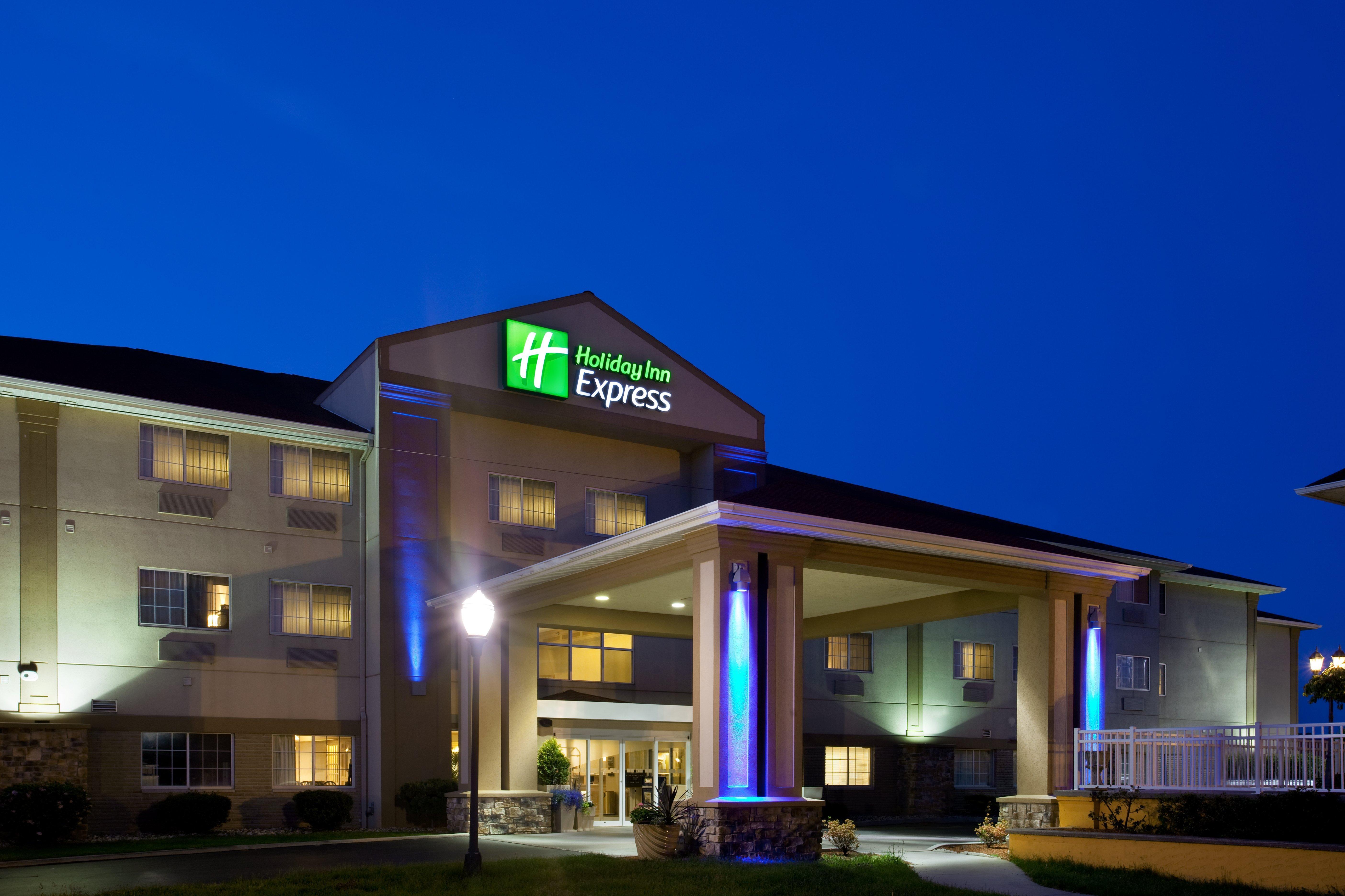 Holiday Inn Express Hotel & Suites-Saint Joseph By Ihg Exterior photo