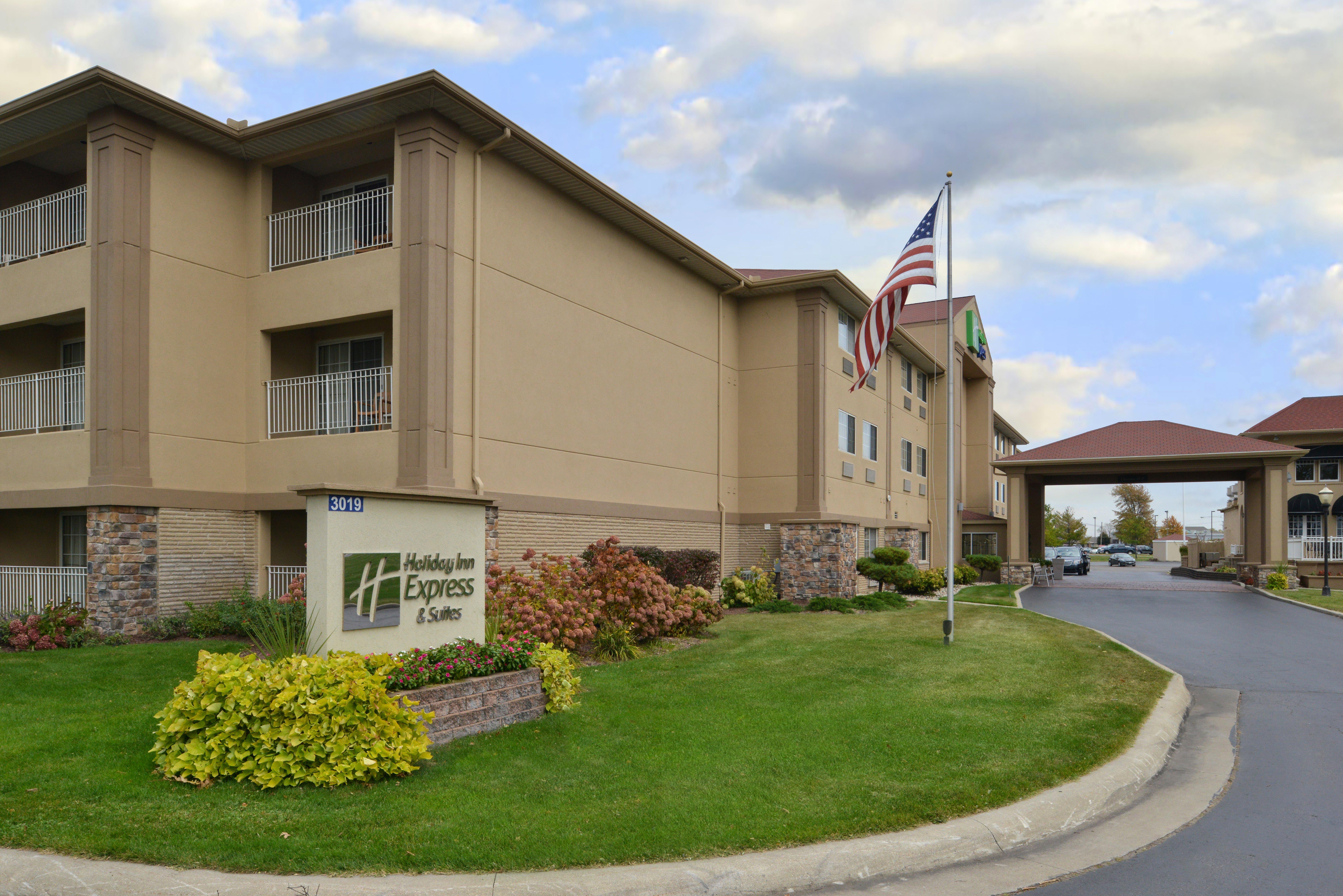 Holiday Inn Express Hotel & Suites-Saint Joseph By Ihg Exterior photo